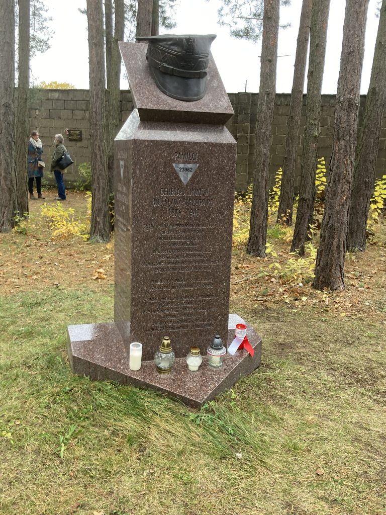 Uroczystość odsłanięcia pomnika gen.Bolesława Roi oraz obchody 77 rocznicy rocznicy wyzwolenia niemieckiego obozu koncentracyjnego KL Sachsenhausen,