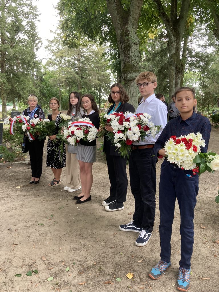 Ceremonia pochówku 45 Polek-żołnierek, w Fürstenberg/Havel (Brandenburgia)