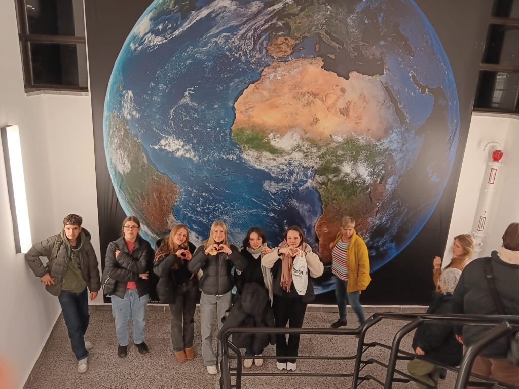 Mikołajkowe wycieczki do Planetarium i teatru