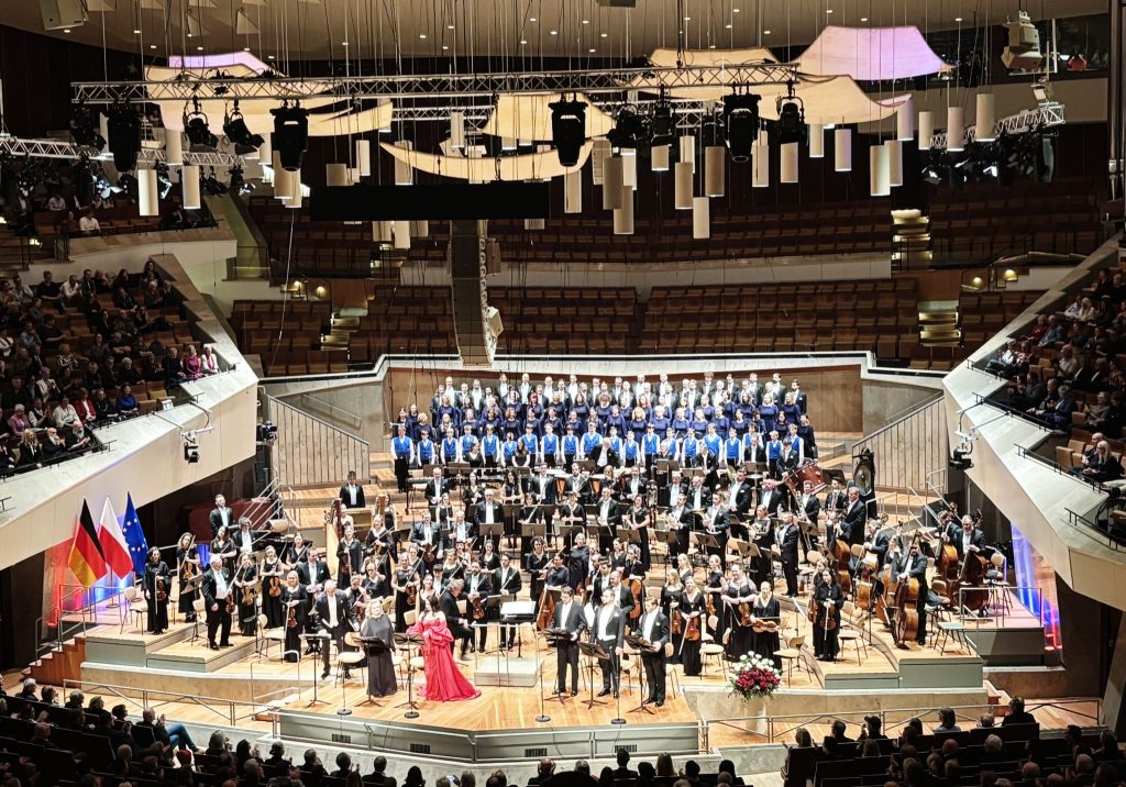 11 listopada- Udział społeczności szkolnej w wyjątkowym wydarzeniu artystycznym