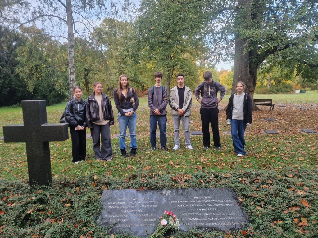 „Zapal znicz na polskiej mogile”